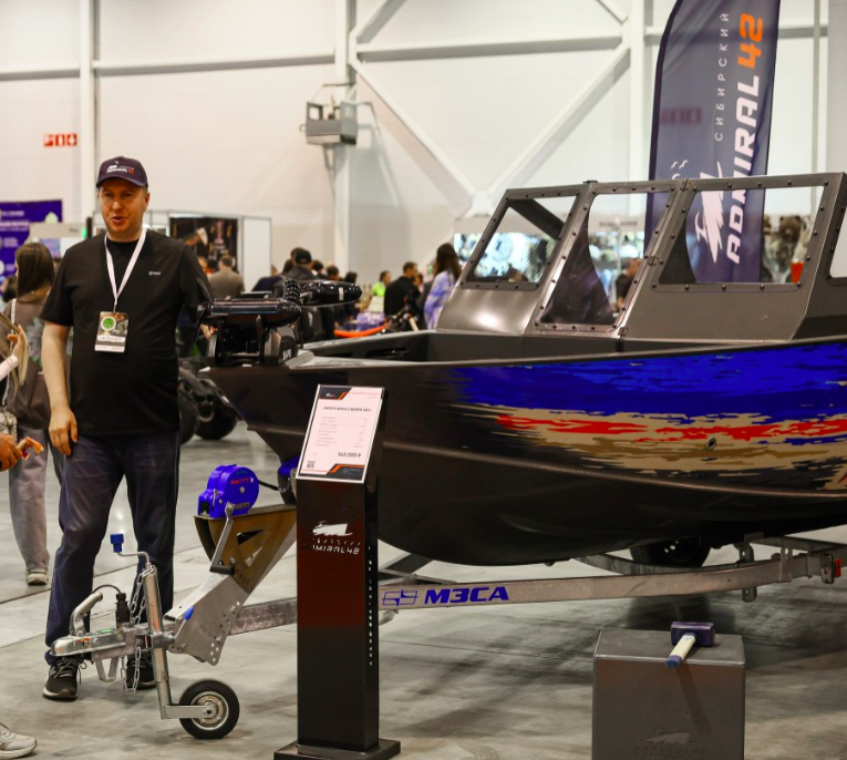 Фото В Новосибирске показали лодку-дом на выставке в «Экспоцентре» 4